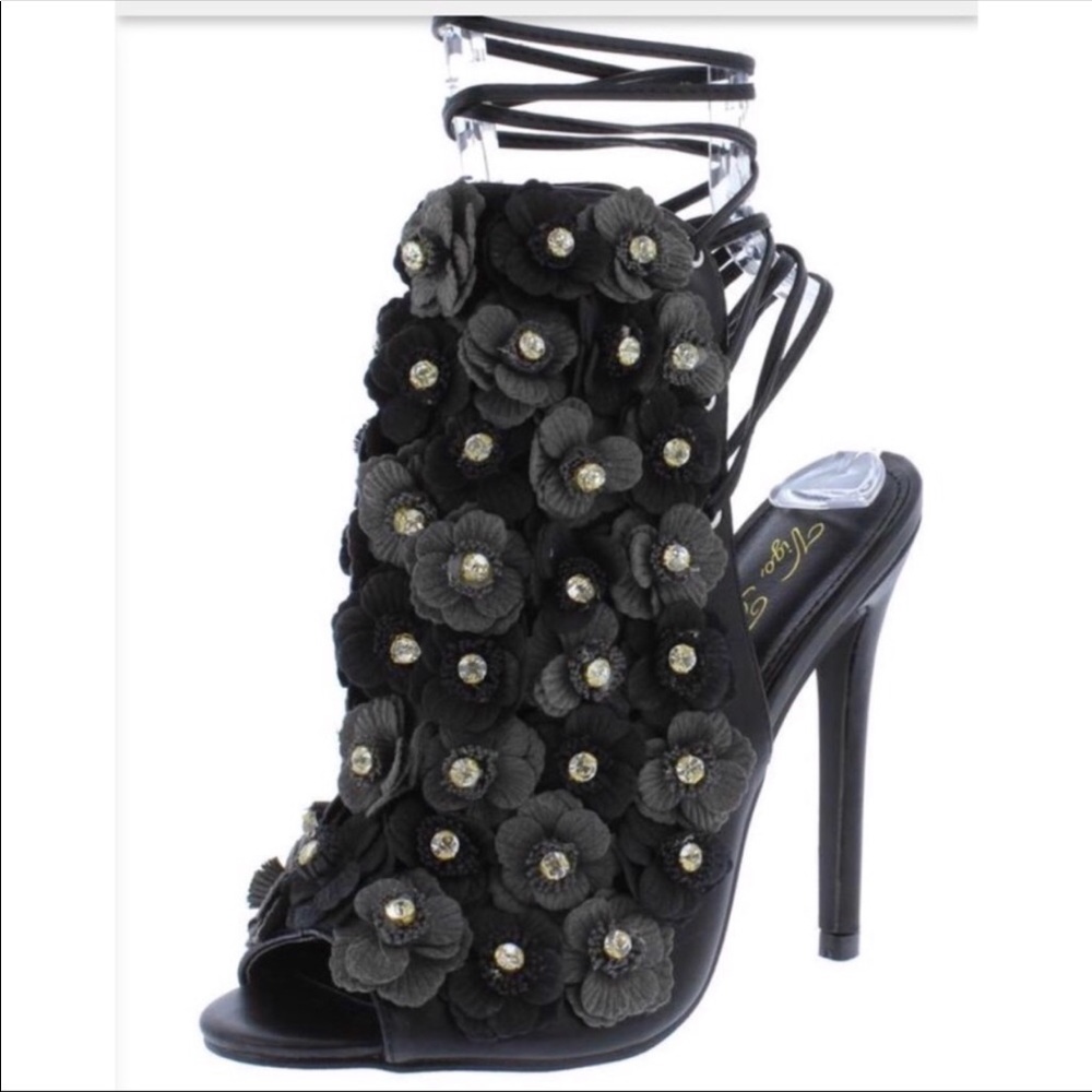 Brand new Sexy one of a kind flower Akira heels